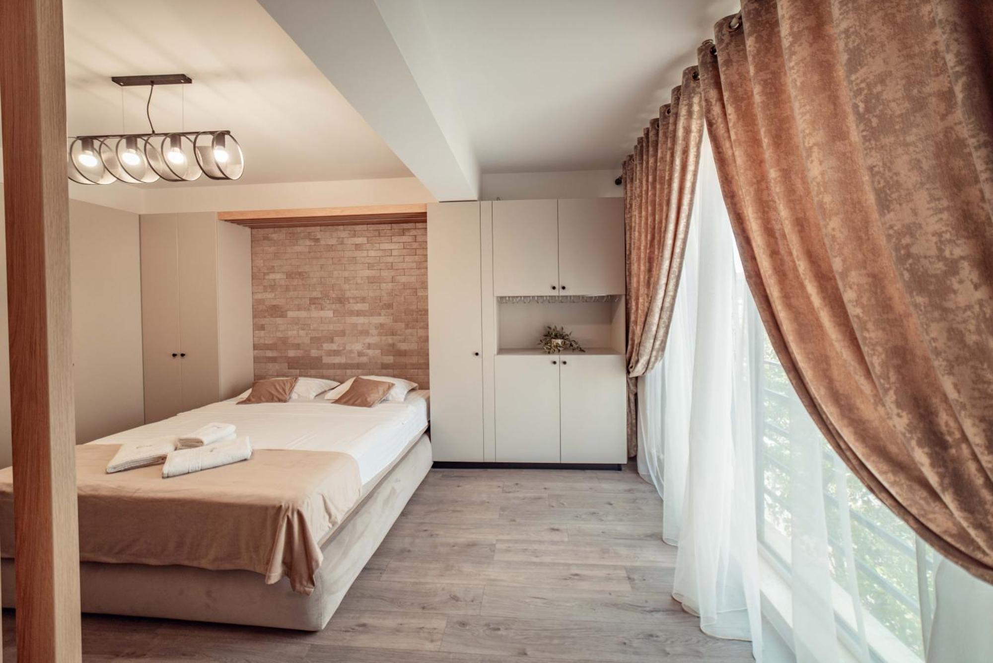 Cozy Aparthotel - Ultracentral Luxury Apartments Jászvásár Kültér fotó