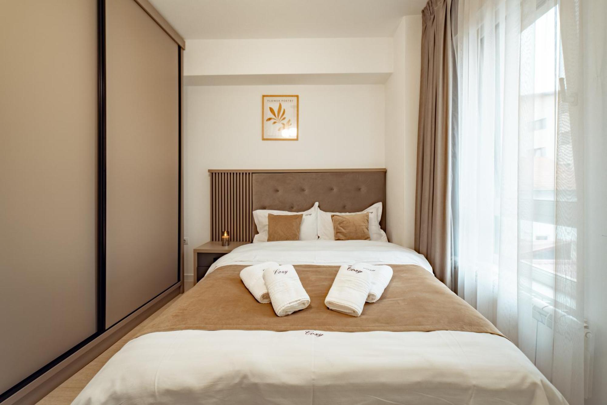 Cozy Aparthotel - Ultracentral Luxury Apartments Jászvásár Kültér fotó