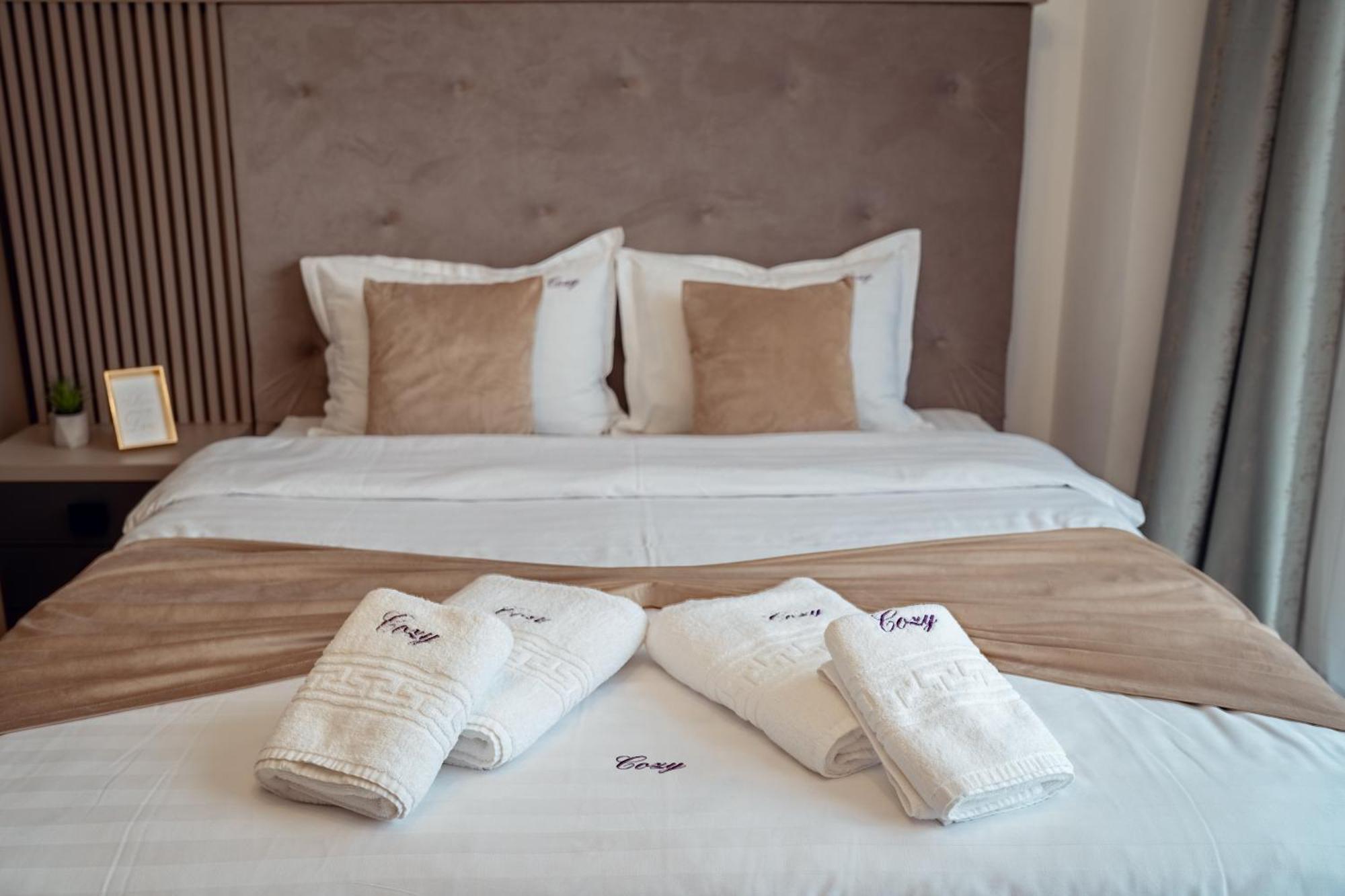 Cozy Aparthotel - Ultracentral Luxury Apartments Jászvásár Kültér fotó