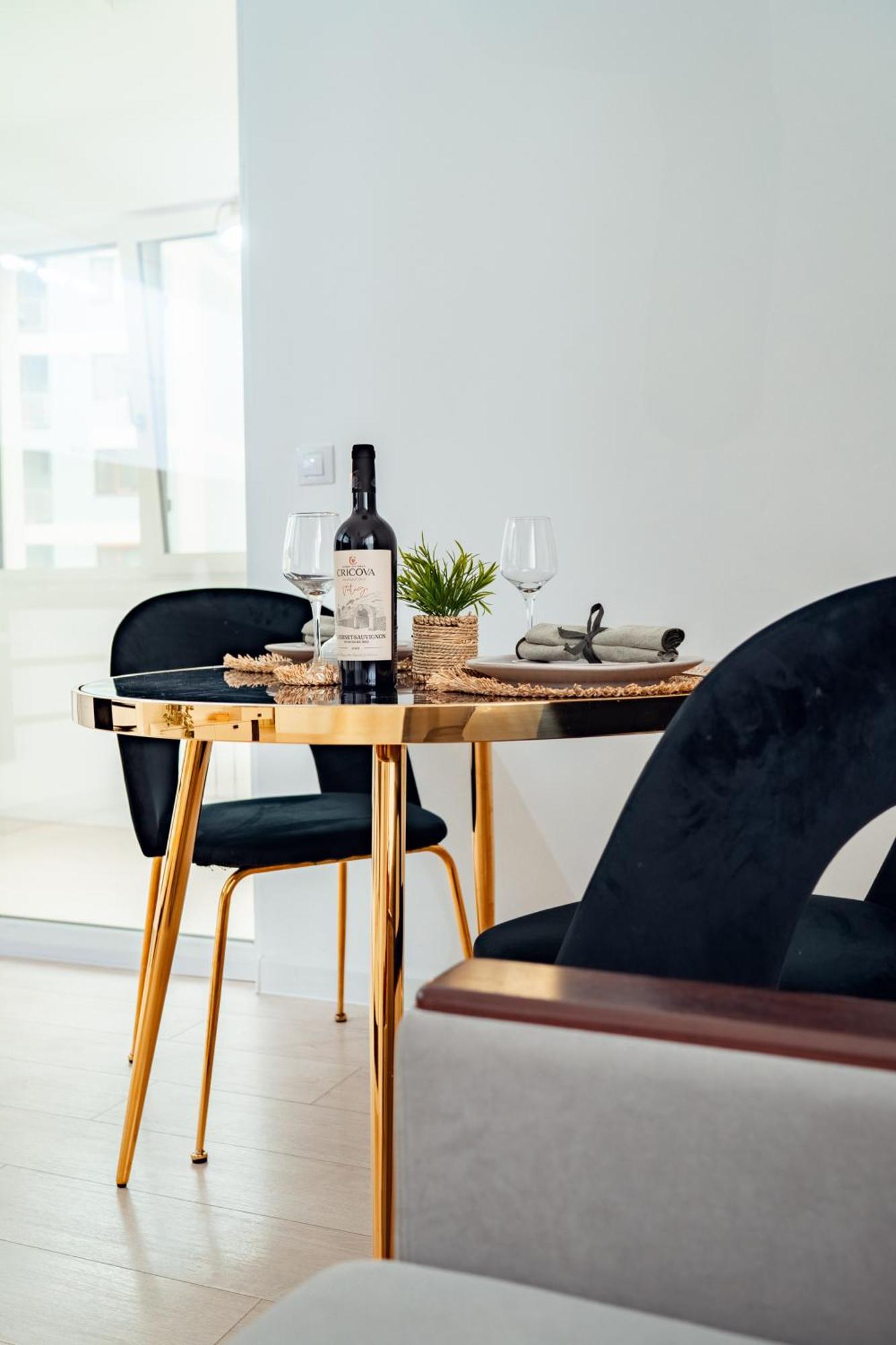 Cozy Aparthotel - Ultracentral Luxury Apartments Jászvásár Kültér fotó
