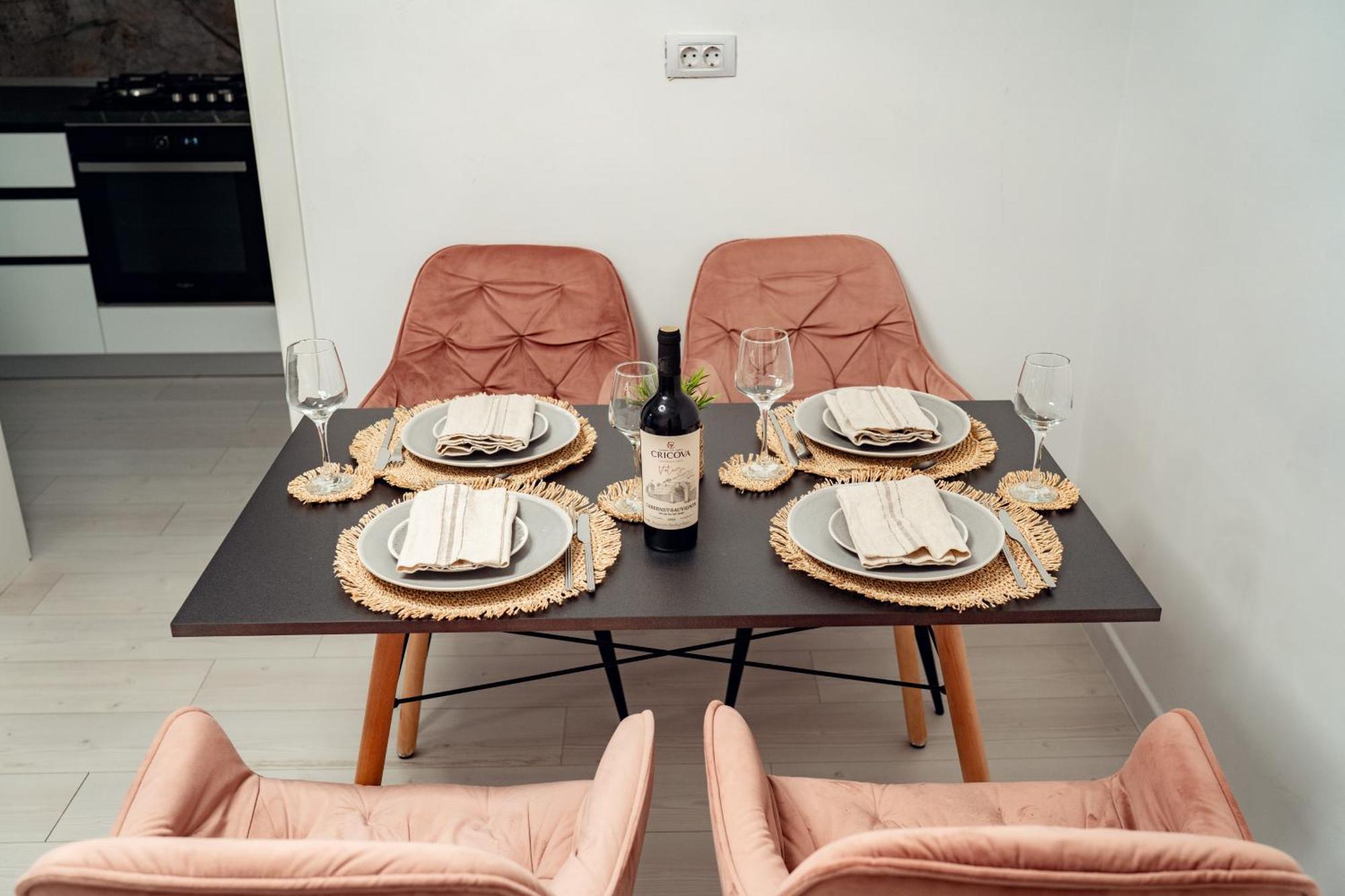 Cozy Aparthotel - Ultracentral Luxury Apartments Jászvásár Kültér fotó