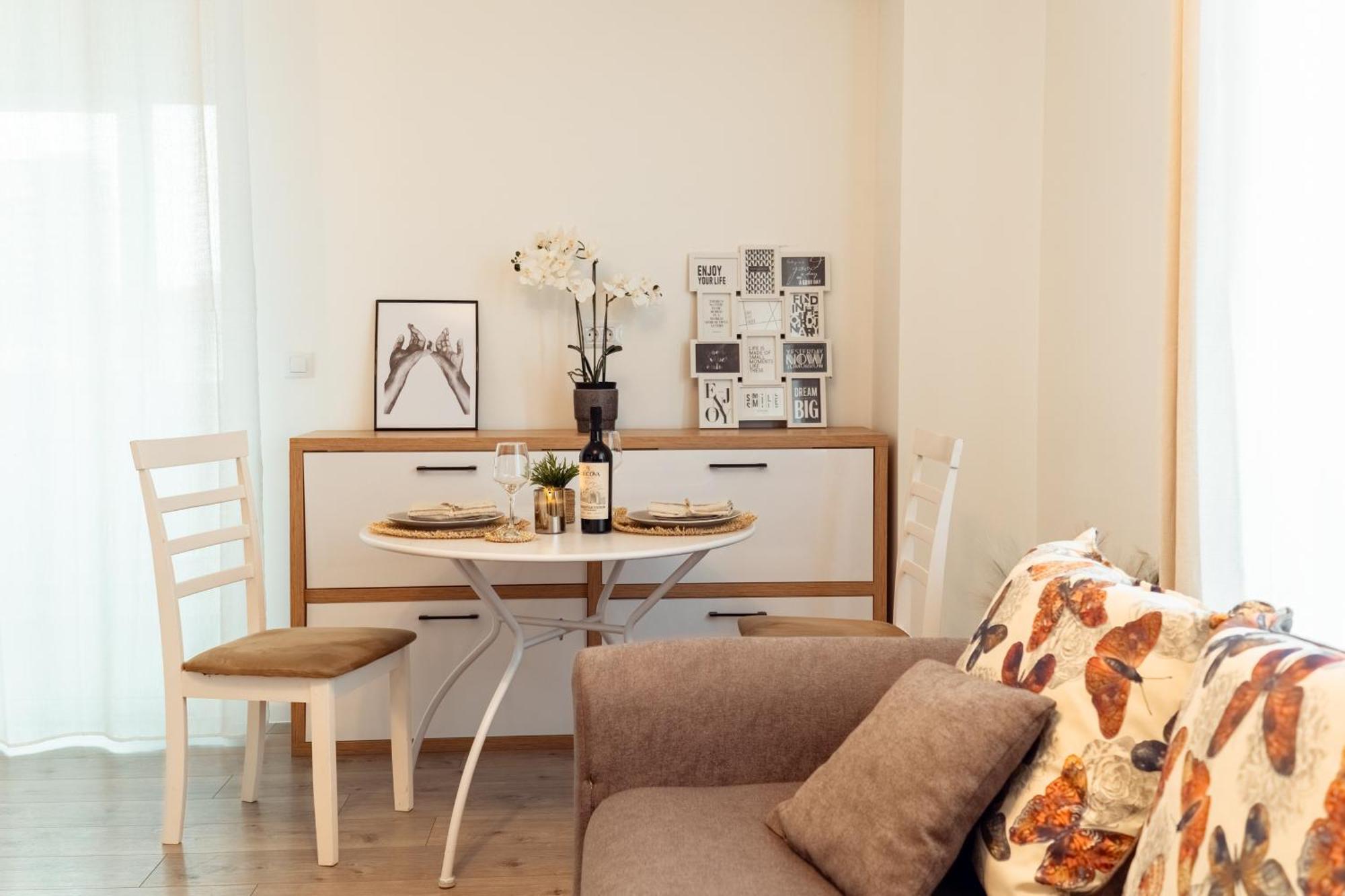 Cozy Aparthotel - Ultracentral Luxury Apartments Jászvásár Kültér fotó